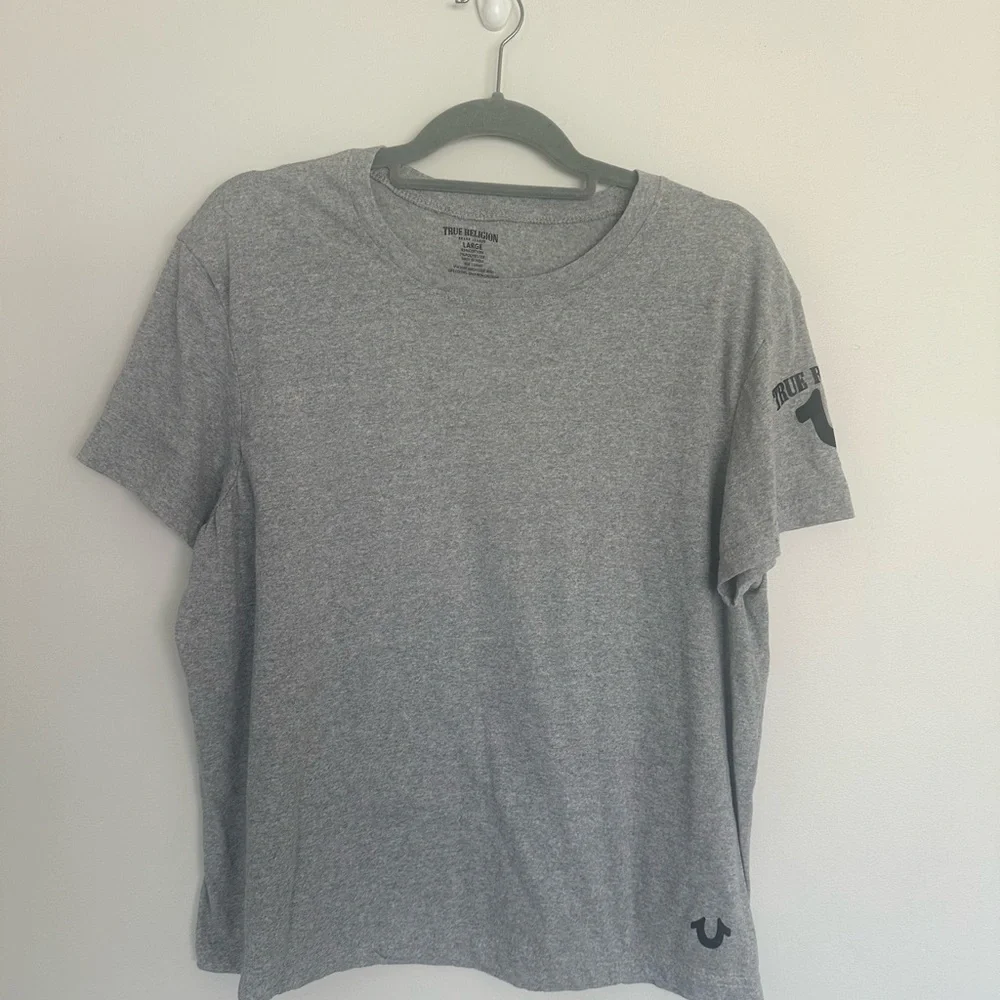 True Religion Men’s Gray Short Sleeve Graphic Tee Size Large